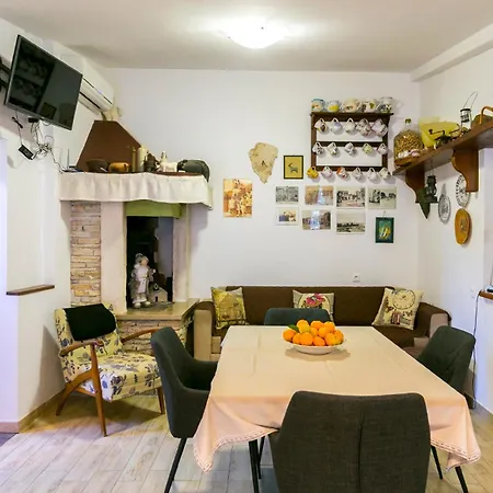 Elvira - - Mpolo Apartment Medulin
