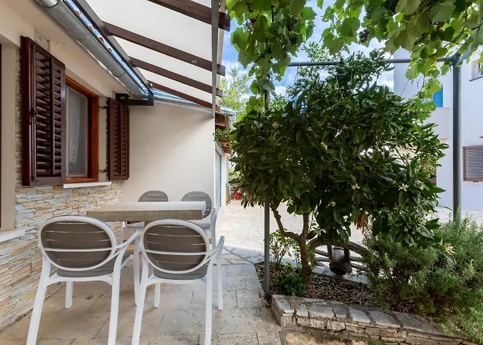 Elvira - - Mpolo Apartman *