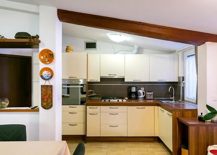 Elvira - - Mpolo Apartman